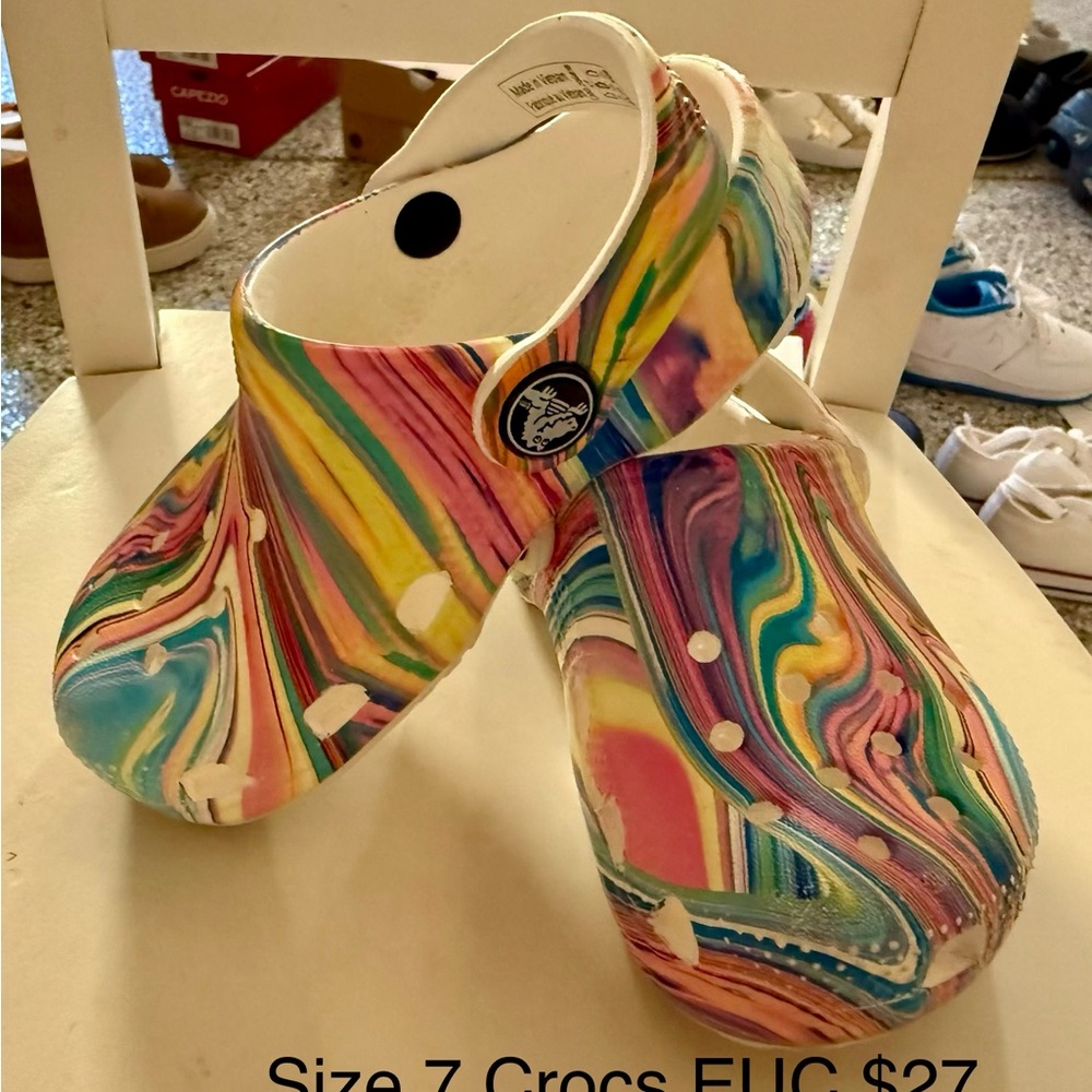 CROCS Multicolor Swirl Clogs